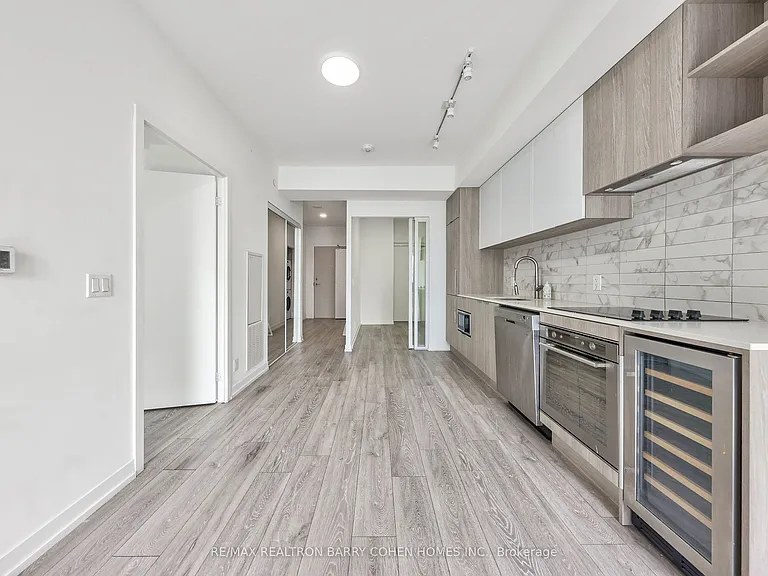 2020 Bathurst St #339 — Photo 17