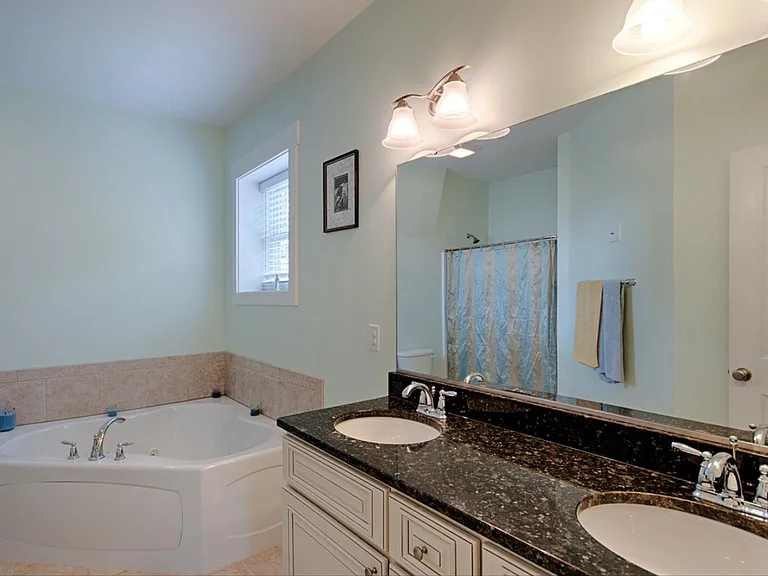 144 Estelle Park Dr — Photo 4