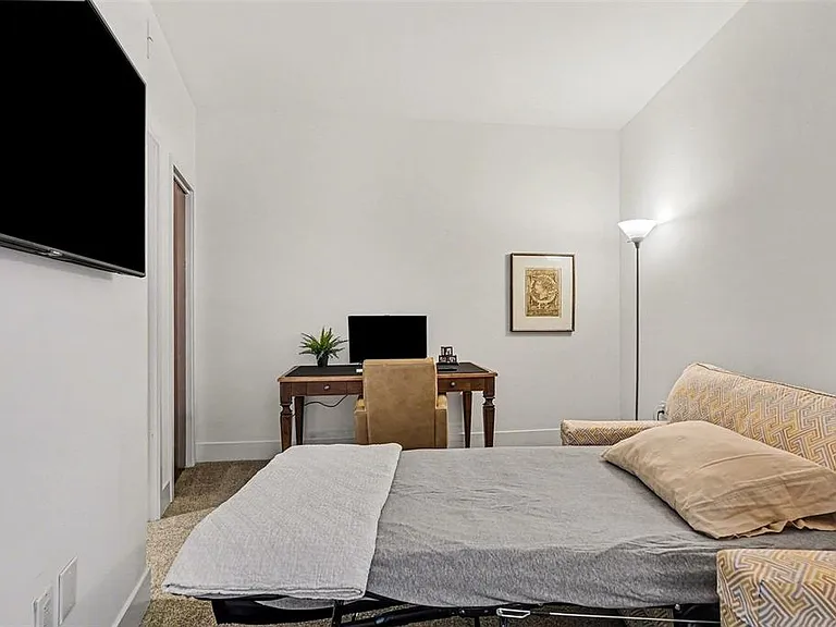 111 N 12th St #1507 — Photo 11