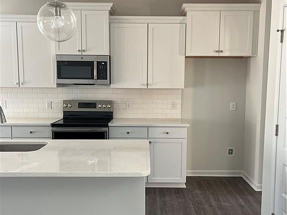 5th image of 418 Brooke Hill Dr