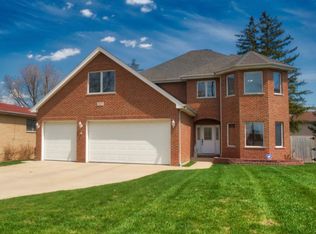 687 N Michigan St, Elmhurst, IL 60126