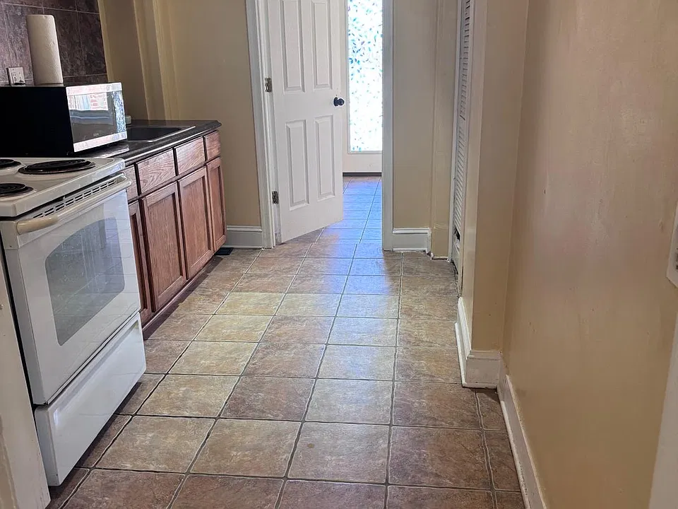 713 Kennedy St NW #1