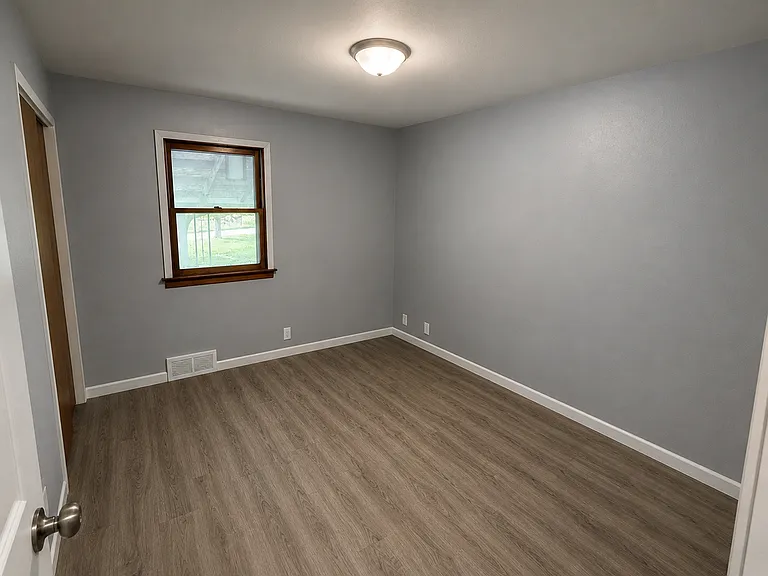 305 Beverly Rd — Photo 5