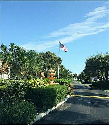 1st image of 180 SE Village Dr