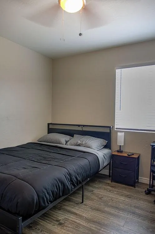 4 bed, 1.0 bath, 700 sqft, $957 — Photo 4