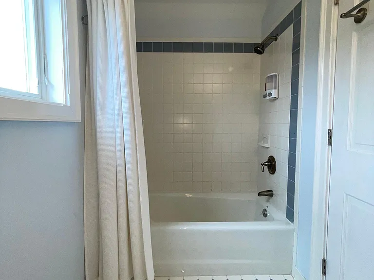 435 Thames St #1 — Photo 26