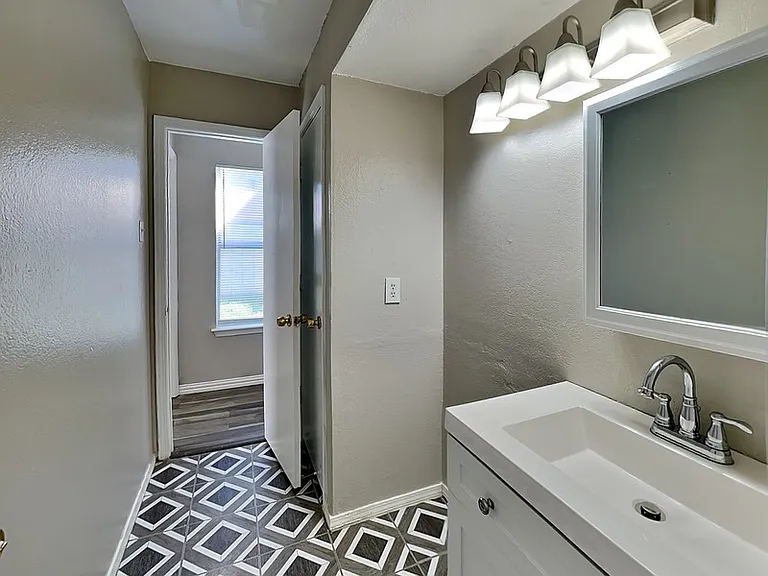 1621 Scottsdale Dr — Photo 10
