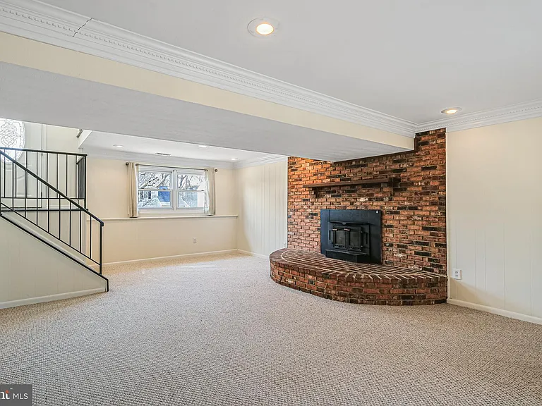 510 Retford Dr — Photo 22