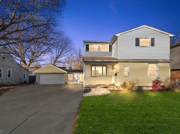 20945 Hampton Rd, Harper Woods, MI 48225