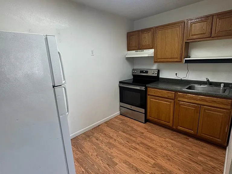 900 W 26th Ave #15 — Photo 2