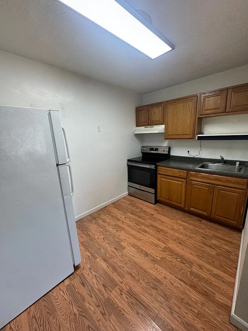 Building Photo - 900 W 26th Ave #15