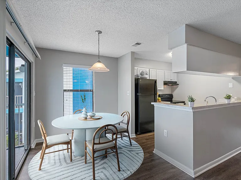 One Bedroom - 1 Bed / 1 Bath - 750 Sq.Ft.