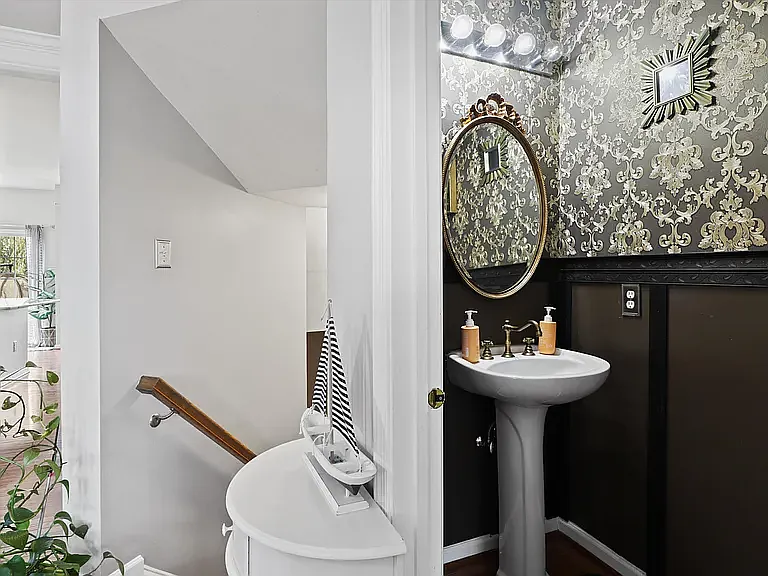 25274 McIntyre Sq — Photo 8