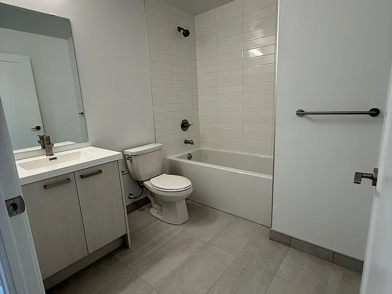 20 Soudan Ave #1907 — Photo 11