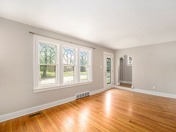 2nd image of 223 N Edison Ave
