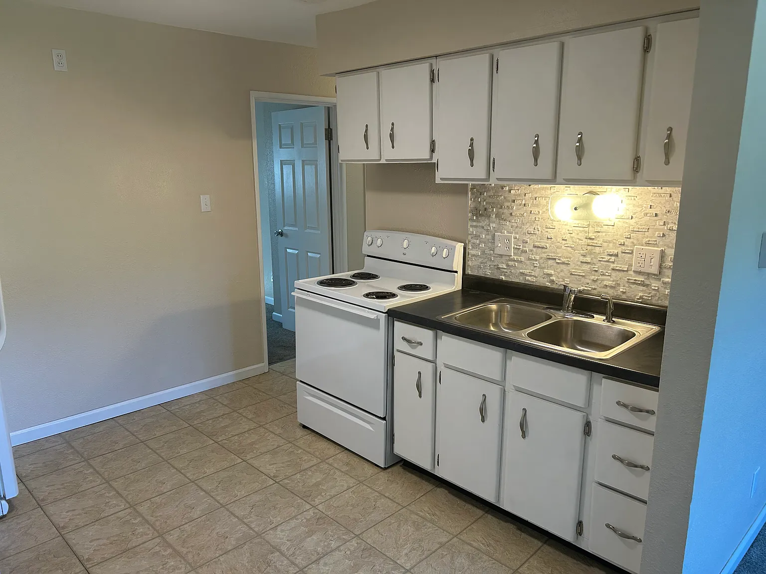 2 bed, $750 — Photo 3