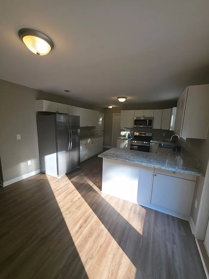 3 bed, 2.5 bath, 1657 sqft, $2,000 — Photo 4