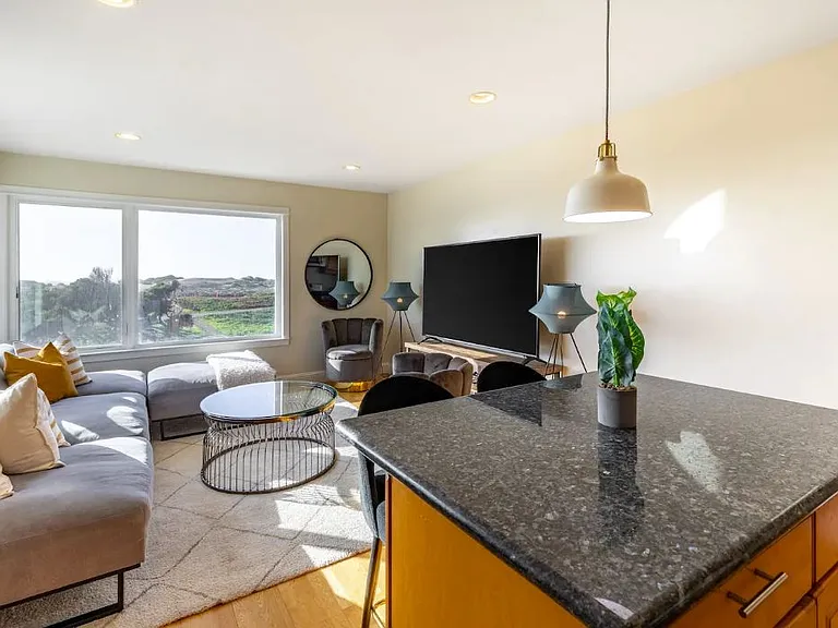 2690 Great Hwy #206 — Photo 10