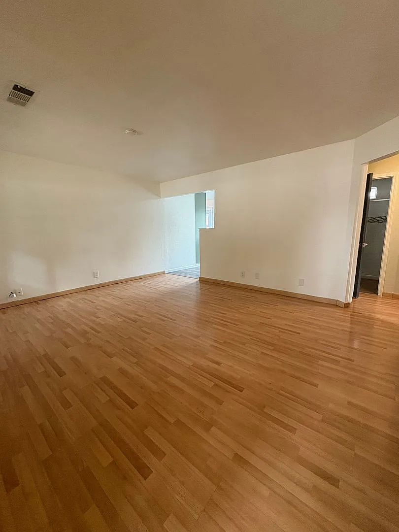 4817 Hansen Avenue — Photo 2