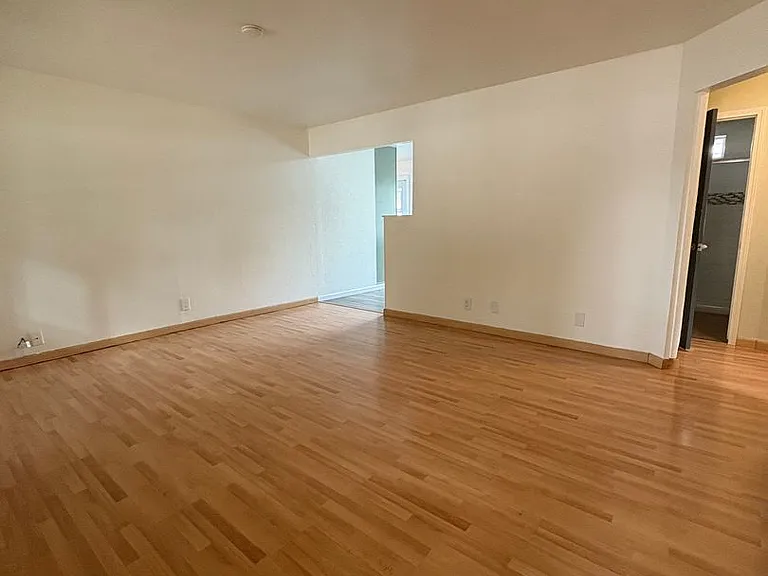 4817 Hansen Ave — Photo 2