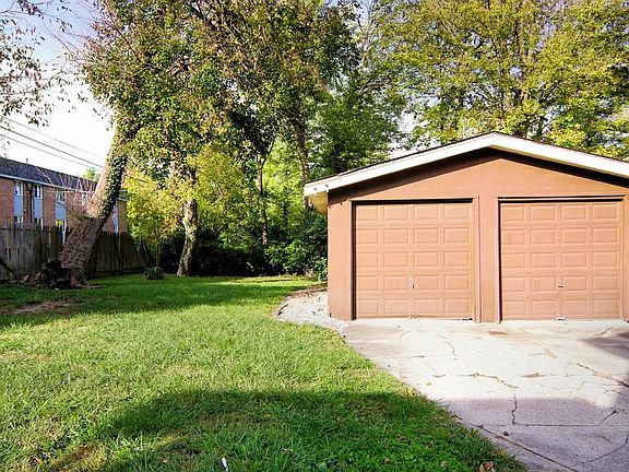 3rd image of 1622 Linden Dr