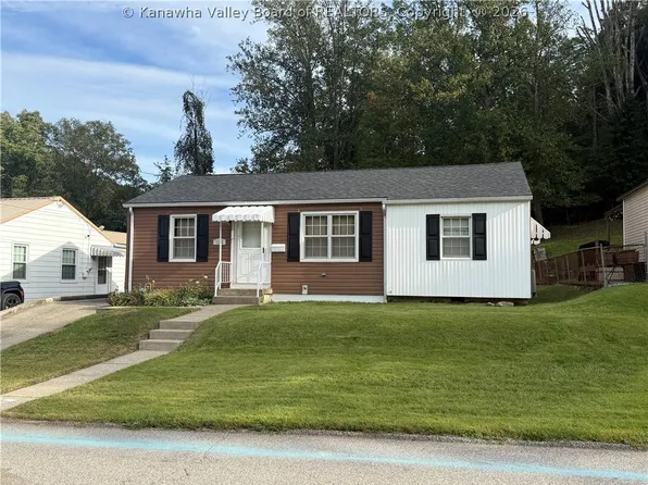 1112 Village Dr, South Charleston, WV 25309