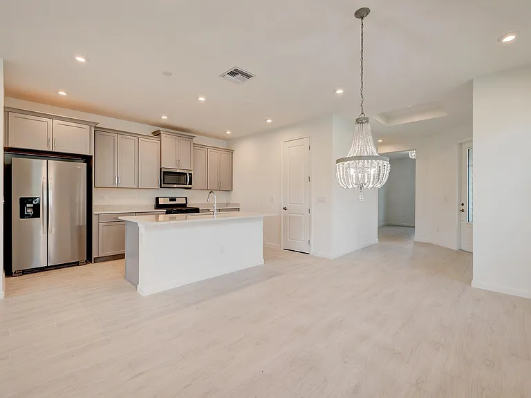 12712 SW Eleanor Dr — Photo 7