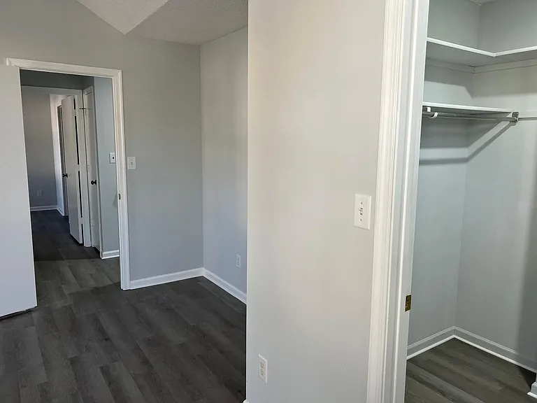 Master with walk in closet