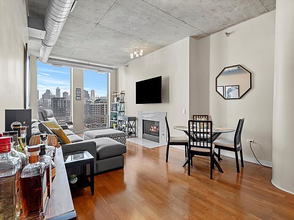 5th image of 720 N Larrabee St APT 1302