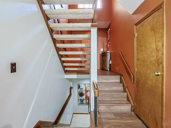 4th image of 205 Droxford Ct