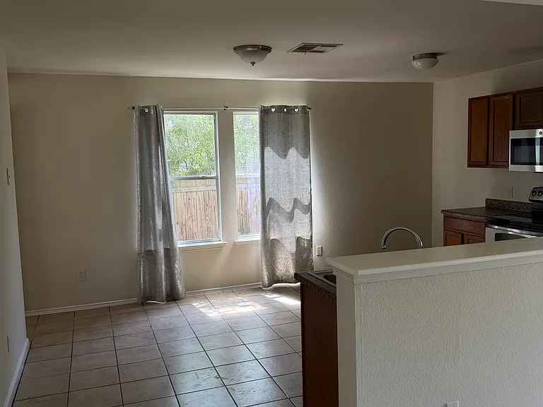 5641 Liberton Ln — Photo 2