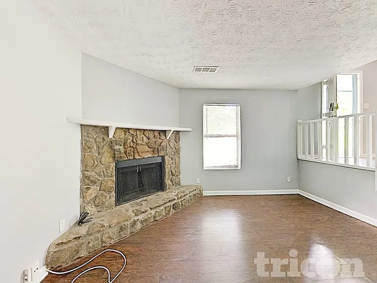 3341 Goldenchain Dr — Photo 6