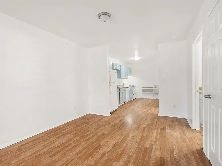 Flat Rock Creek Apartments — Photo 38