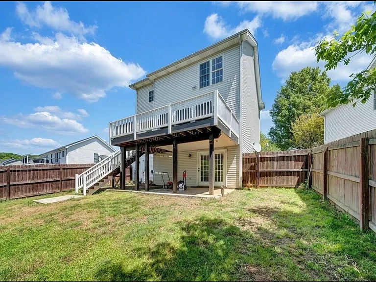 1733 Meadows Rd — Photo 7