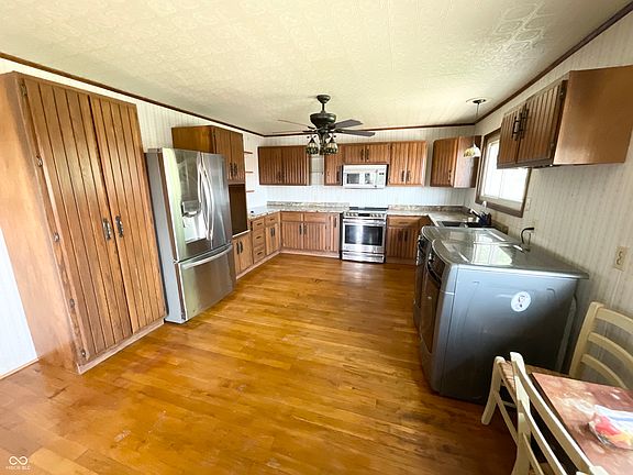 3rd image of 2621 Phillips Rd