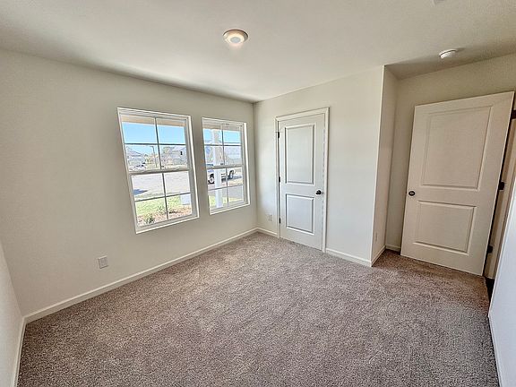 4th image of 233 Isabella Way