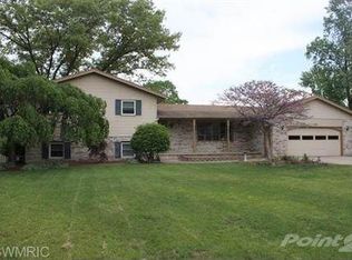 5776 Longhorn Trl, Stevensville, MI 49127