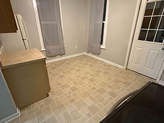 3rd image of 1018-1020 Cameron Ave