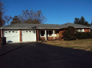 404 Robin Rd, Horse Cave, KY 42749