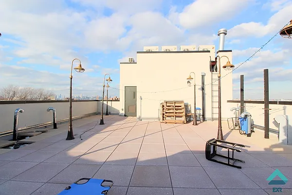 Rented by EXR | media 21