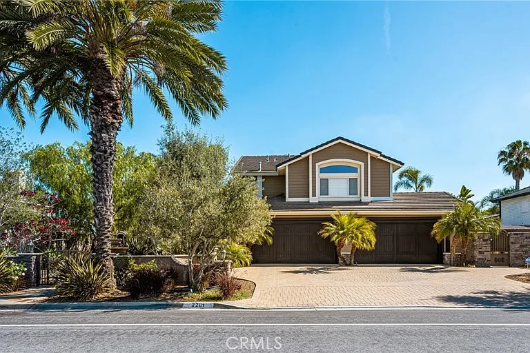 2281 Orchard Dr — Photo 2