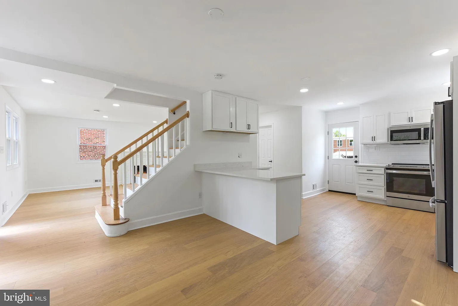 1528 Montana Ave NE photo 1