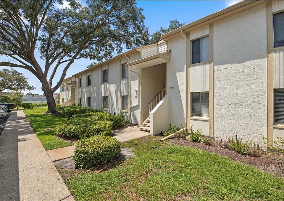 1st image of 207 PALMETTO COURT