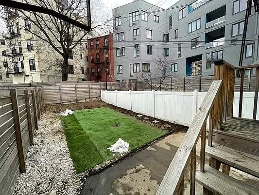 Rented by Pear NYC LLC | media 10