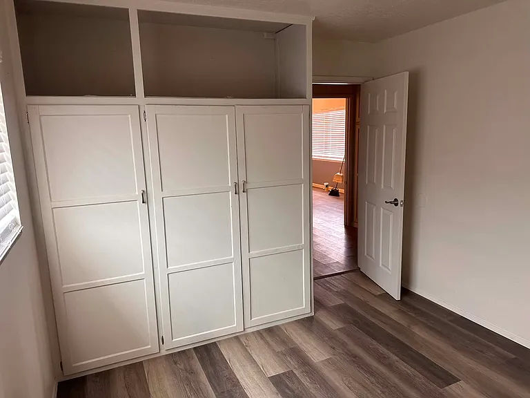 240 N Warner St — Photo 10