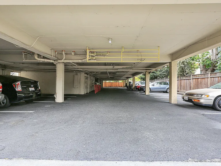 Central and Grand Apartments — Photo 30