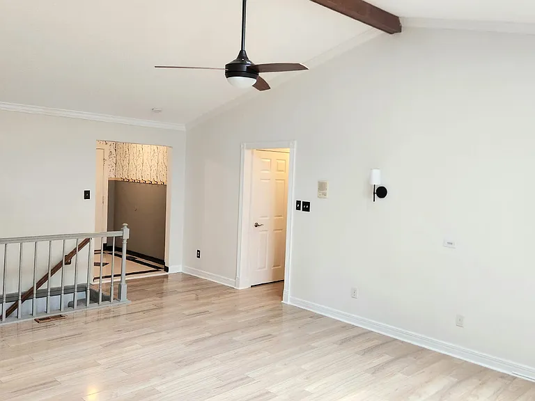 1146 Carrington Dr — Photo 6