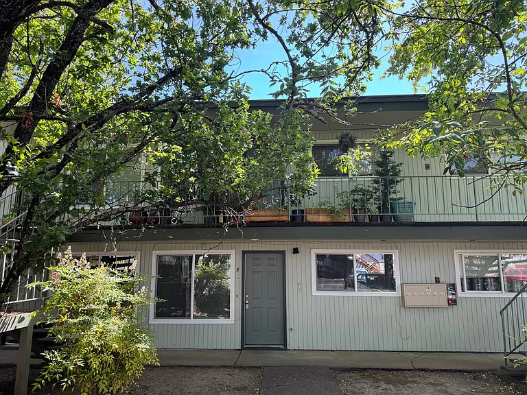 1630 Ferry St — Photo 3
