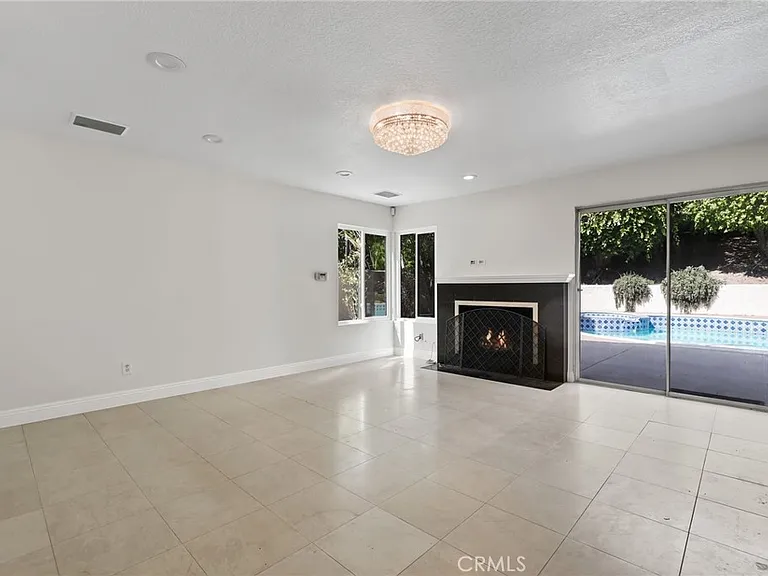 14 Fair Elms — Photo 20