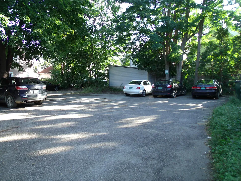 Building Photo 3
